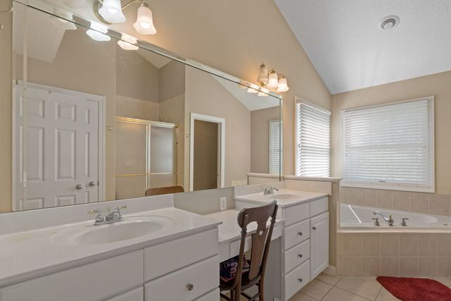 3212 Summertree Avenue, Bettendorf, IA 52722