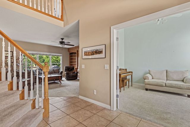 3212 Summertree Avenue, Bettendorf, IA 52722