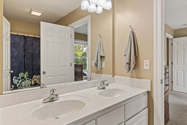 3212 Summertree Avenue, Bettendorf, IA 52722