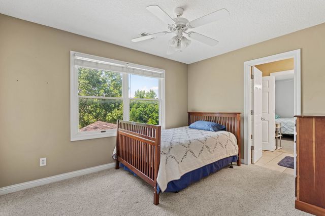 3212 Summertree Avenue, Bettendorf, IA 52722