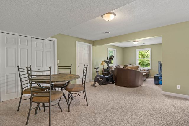 3212 Summertree Avenue, Bettendorf, IA 52722