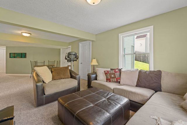 3212 Summertree Avenue, Bettendorf, IA 52722