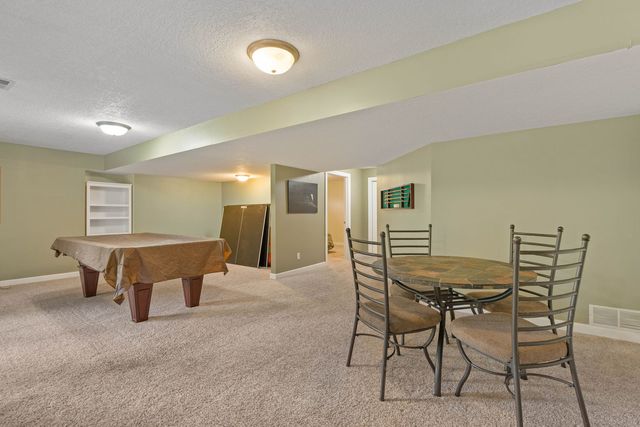 3212 Summertree Avenue, Bettendorf, IA 52722