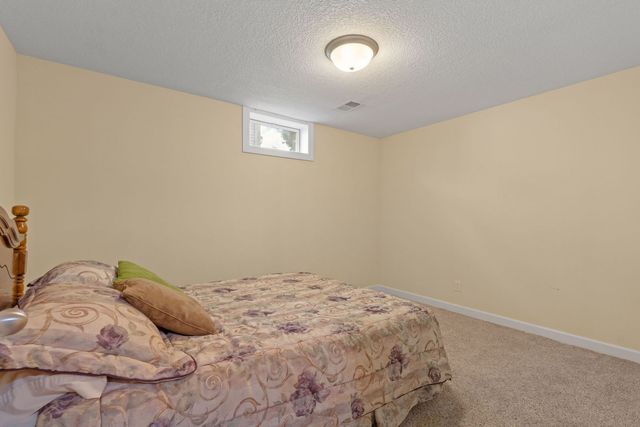 3212 Summertree Avenue, Bettendorf, IA 52722
