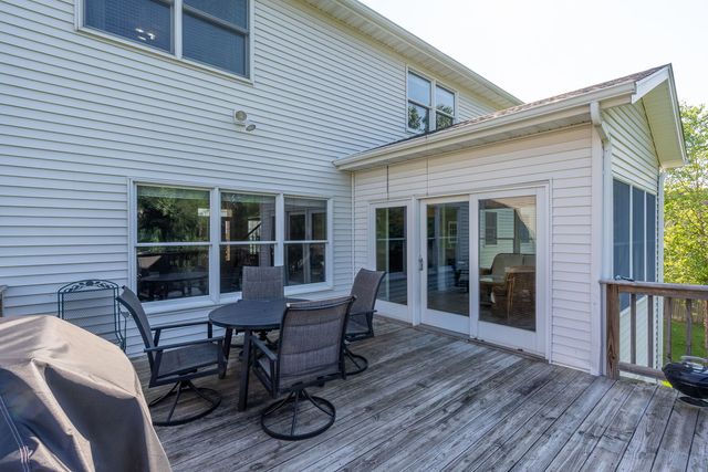 3212 Summertree Avenue, Bettendorf, IA 52722