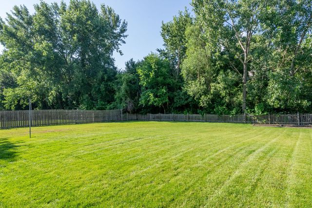 3212 Summertree Avenue, Bettendorf, IA 52722