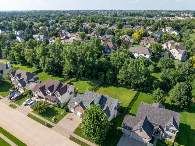 3212 Summertree Avenue, Bettendorf, IA 52722
