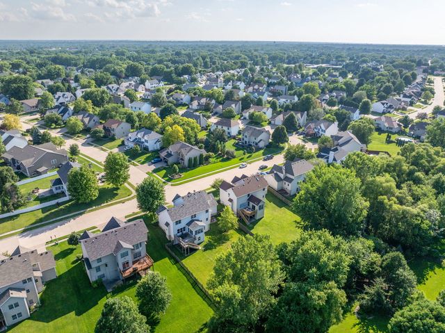 3212 Summertree Avenue, Bettendorf, IA 52722