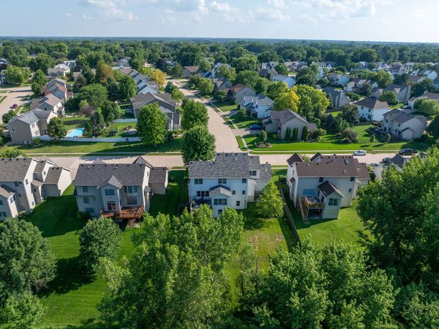3212 Summertree Avenue, Bettendorf, IA 52722