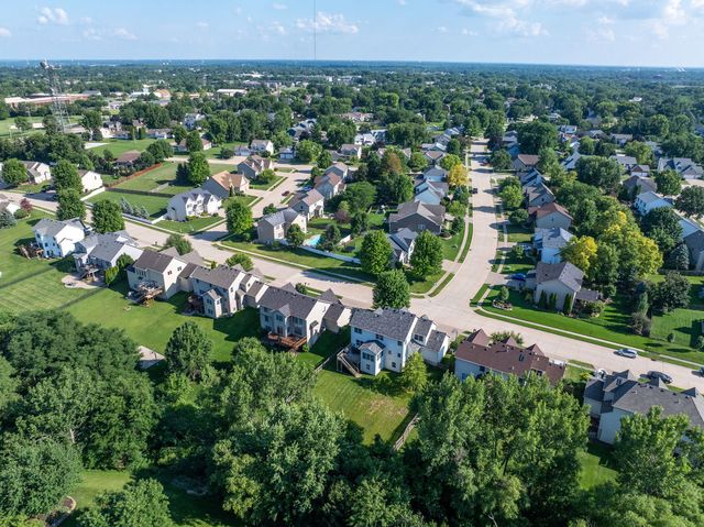 3212 Summertree Avenue, Bettendorf, IA 52722