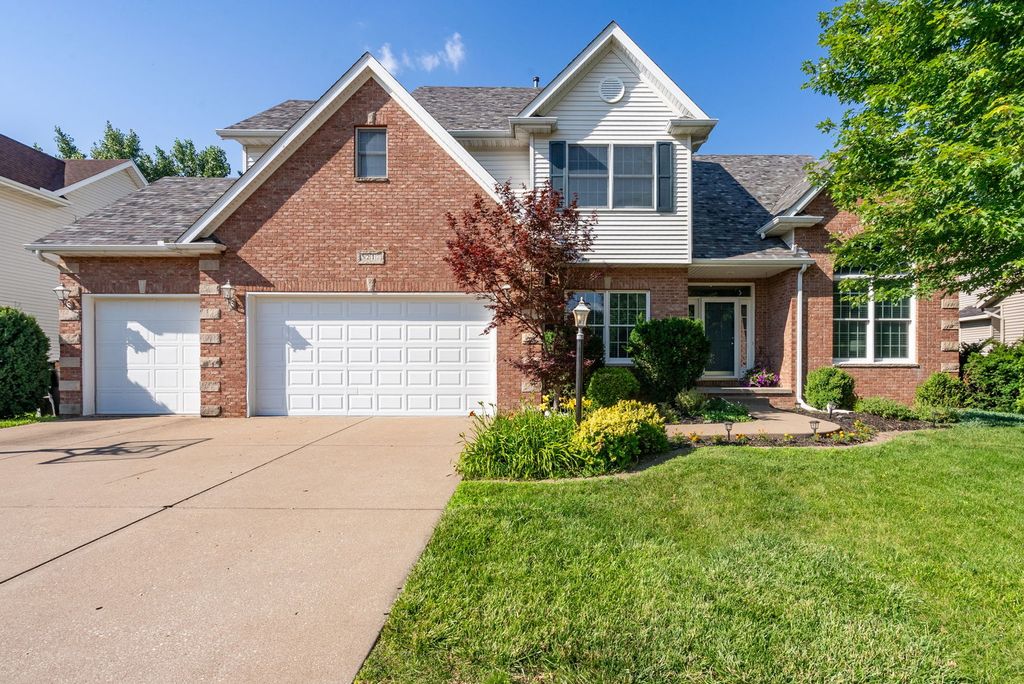 3212 Summertree Avenue, Bettendorf, IA 52722