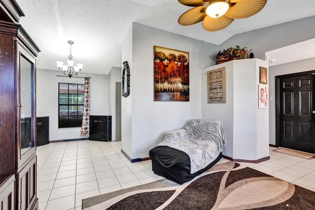 6977 NW Hartney Way, Port St Lucie, FL 34983