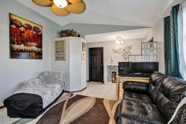 6977 NW Hartney Way, Port St Lucie, FL 34983