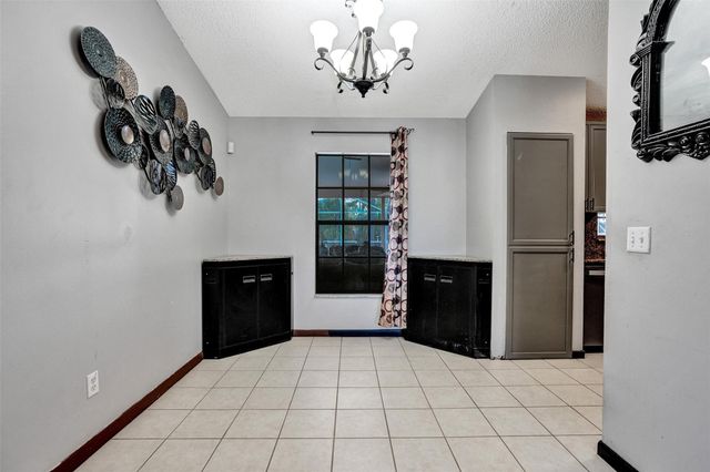 6977 NW Hartney Way, Port St Lucie, FL 34983