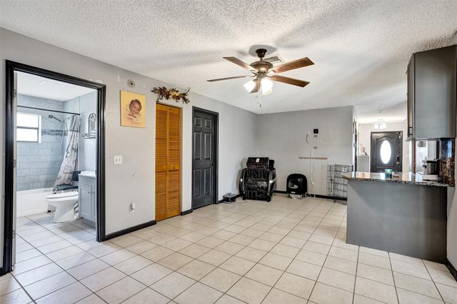 6977 NW Hartney Way, Port St Lucie, FL 34983