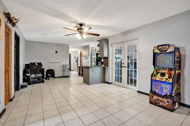 6977 NW Hartney Way, Port St Lucie, FL 34983