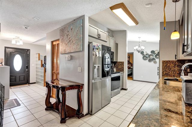 6977 NW Hartney Way, Port St Lucie, FL 34983