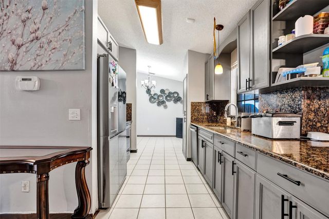 6977 NW Hartney Way, Port St Lucie, FL 34983