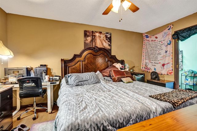 6977 NW Hartney Way, Port St Lucie, FL 34983