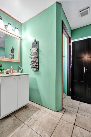 6977 NW Hartney Way, Port St Lucie, FL 34983