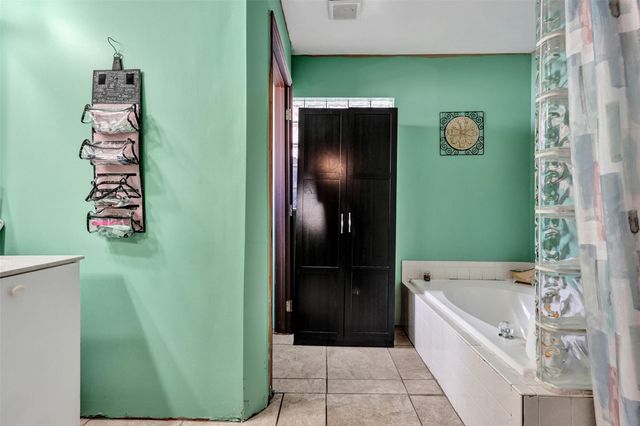 6977 NW Hartney Way, Port St Lucie, FL 34983