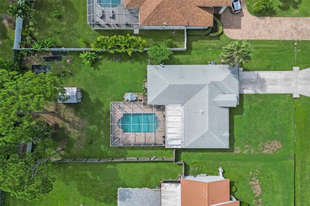 6977 NW Hartney Way, Port St Lucie, FL 34983