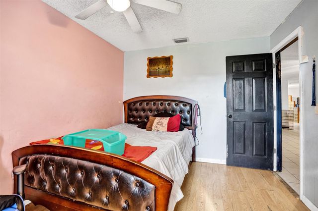 6977 NW Hartney Way, Port St Lucie, FL 34983