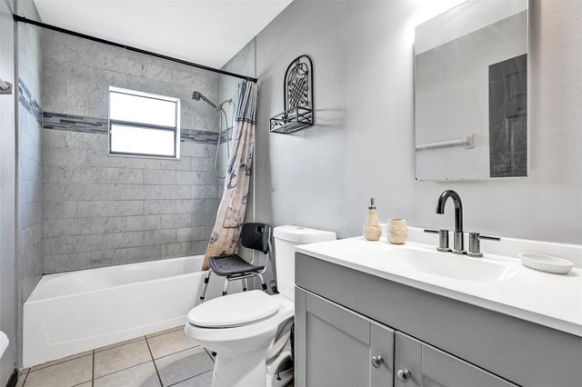 6977 NW Hartney Way, Port St Lucie, FL 34983