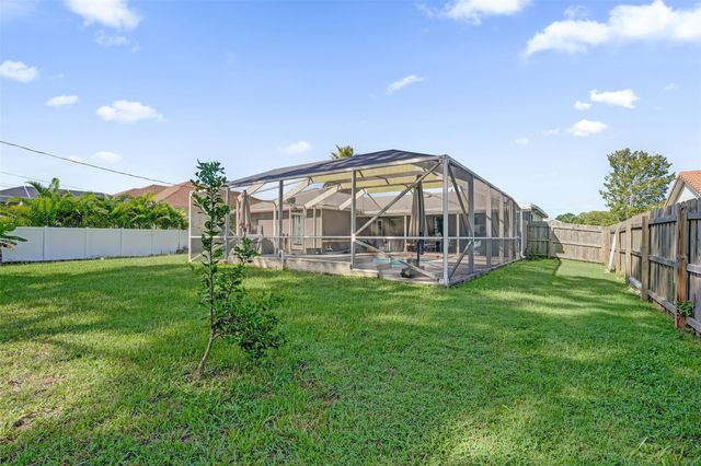 6977 NW Hartney Way, Port St Lucie, FL 34983