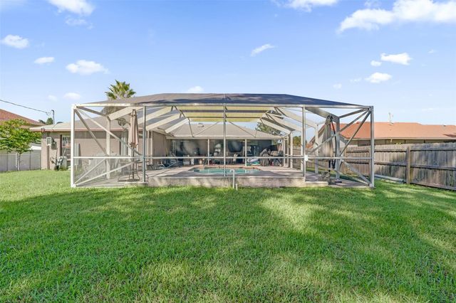 6977 NW Hartney Way, Port St Lucie, FL 34983