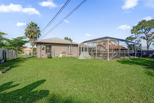 6977 NW Hartney Way, Port St Lucie, FL 34983