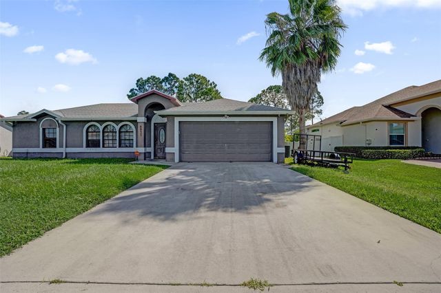 6977 NW Hartney Way, Port St Lucie, FL 34983