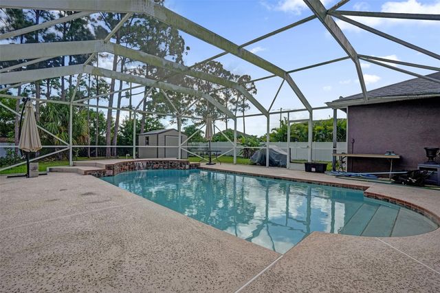 6977 NW Hartney Way, Port St Lucie, FL 34983