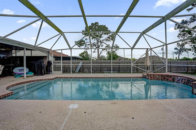 6977 NW Hartney Way, Port St Lucie, FL 34983