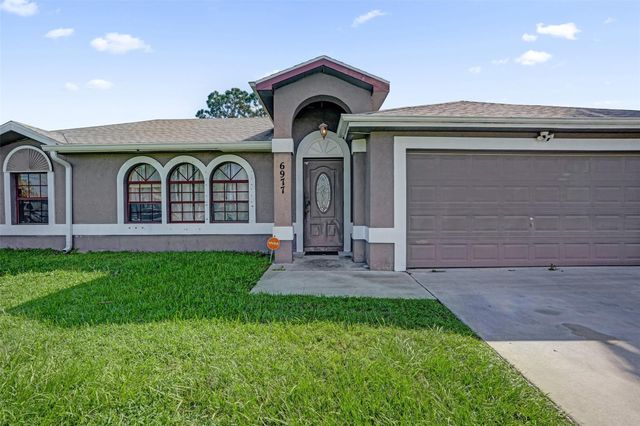 6977 NW Hartney Way, Port St Lucie, FL 34983