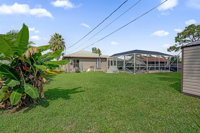 6977 NW Hartney Way, Port St Lucie, FL 34983