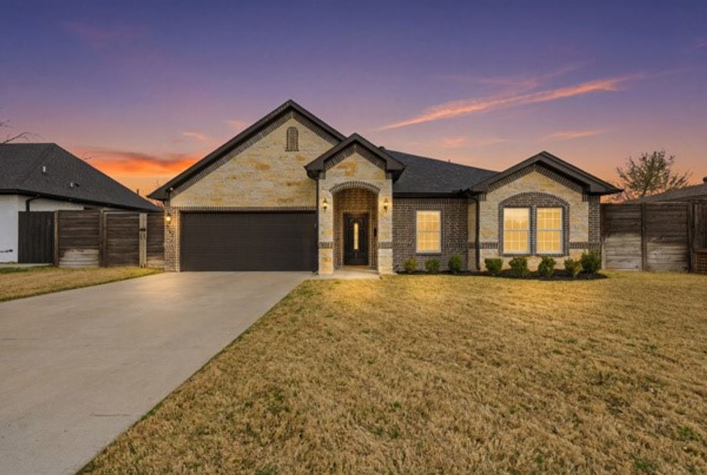 3247 Darvany Drive, Dallas, TX 75220 — exterior