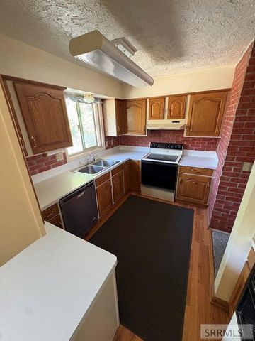 880 1st Street, Idaho Falls, ID 83401