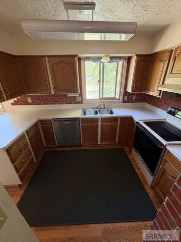 880 1st Street, Idaho Falls, ID 83401