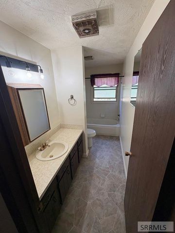 880 1st Street, Idaho Falls, ID 83401
