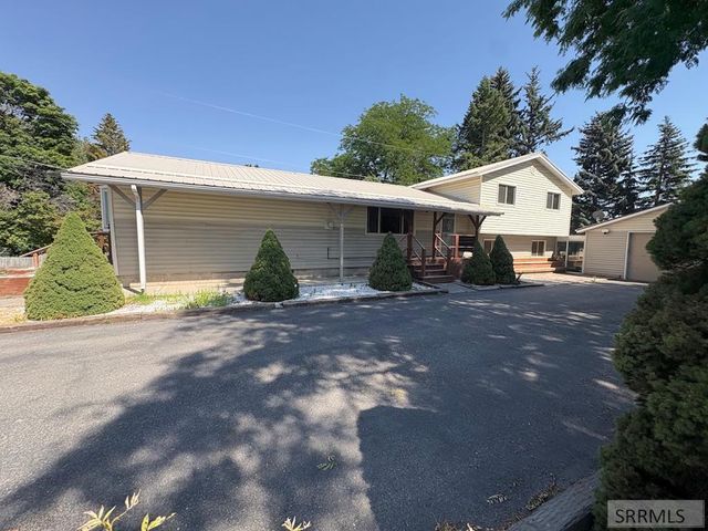 880 1st Street, Idaho Falls, ID 83401
