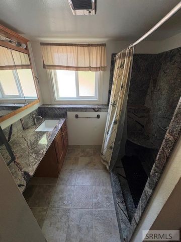 880 1st Street, Idaho Falls, ID 83401