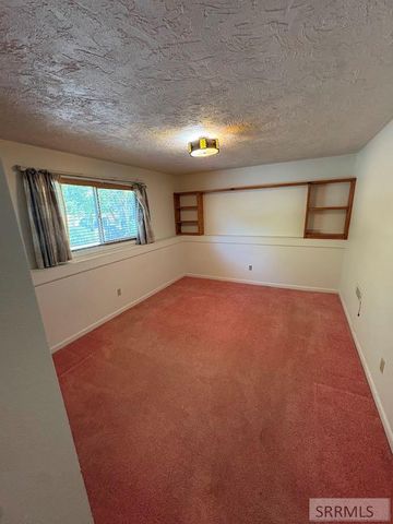 880 1st Street, Idaho Falls, ID 83401