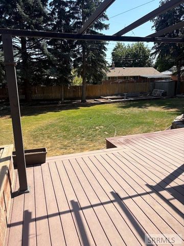 880 1st Street, Idaho Falls, ID 83401