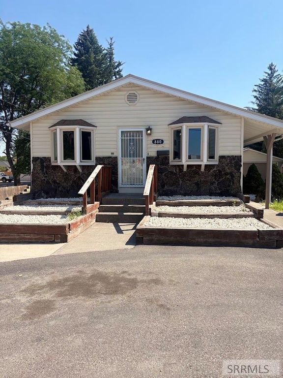 Image 3 of property listing at 880 1st Street, Idaho Falls, ID 83401