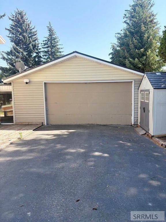 Image 4 of property listing at 880 1st Street, Idaho Falls, ID 83401