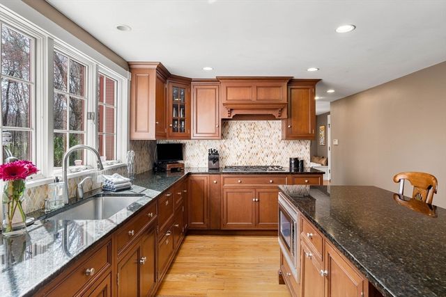 3 Buchan Road, Andover, MA 01810