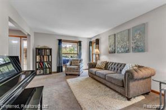 20155 Wayne Road, Livonia, MI 48152