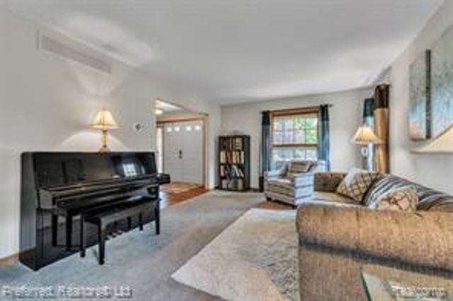 20155 Wayne Road, Livonia, MI 48152