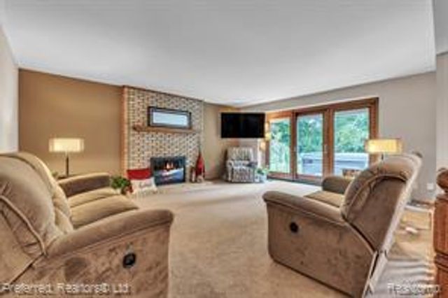 20155 Wayne Road, Livonia, MI 48152